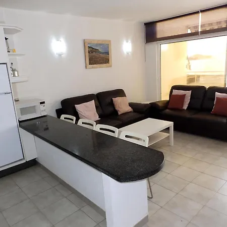 Geraeumige Mit Balkon Und Meerblick Apartment *