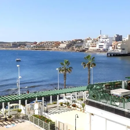 Geraeumige Mit Balkon Und Meerblick Apartment *
