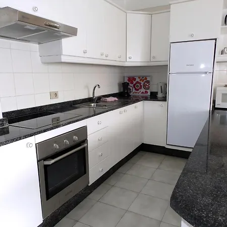 Geraeumige Mit Balkon Und Meerblick Apartment *